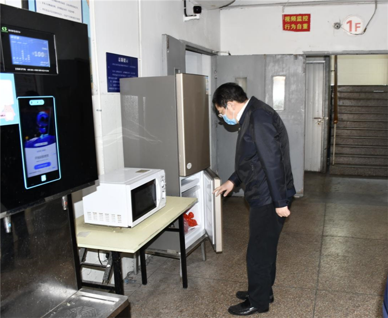 校園封閉管理的生活：我在學(xué)校等待 守候滿園花開(kāi)
