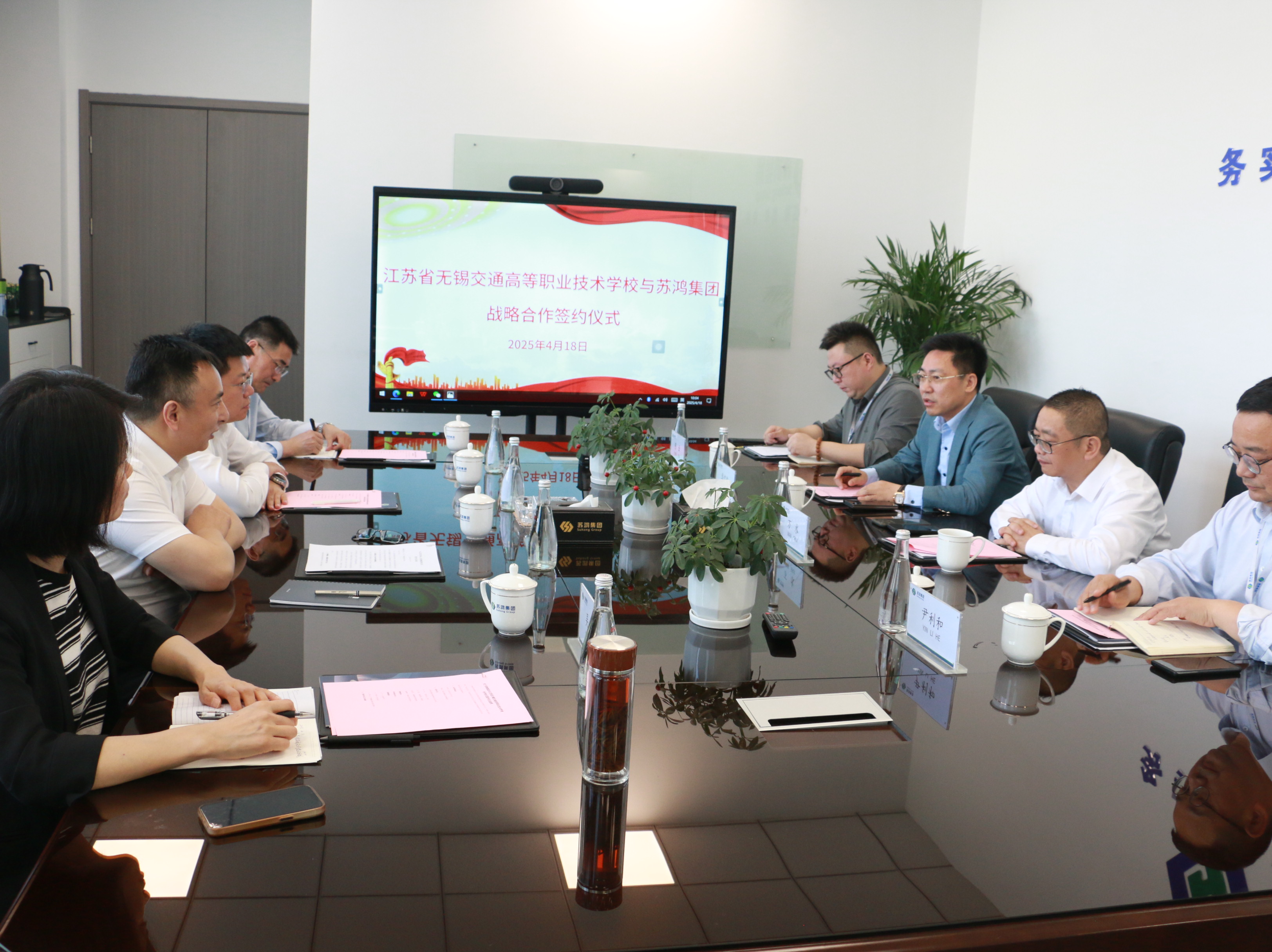 學(xué)校與蘇鴻集團(tuán)簽約共育船舶焊工高技能人才?