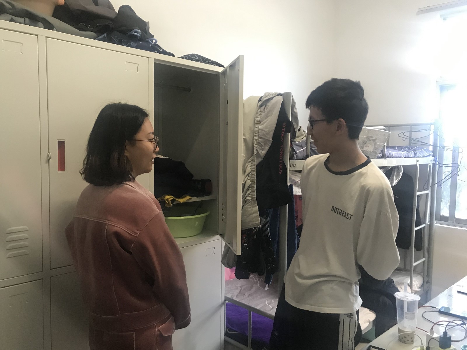 電工電子黨支部“不忘初心、牢記使命” 主題教育————開展志愿服務(wù)活動，為群眾辦實事辦好事