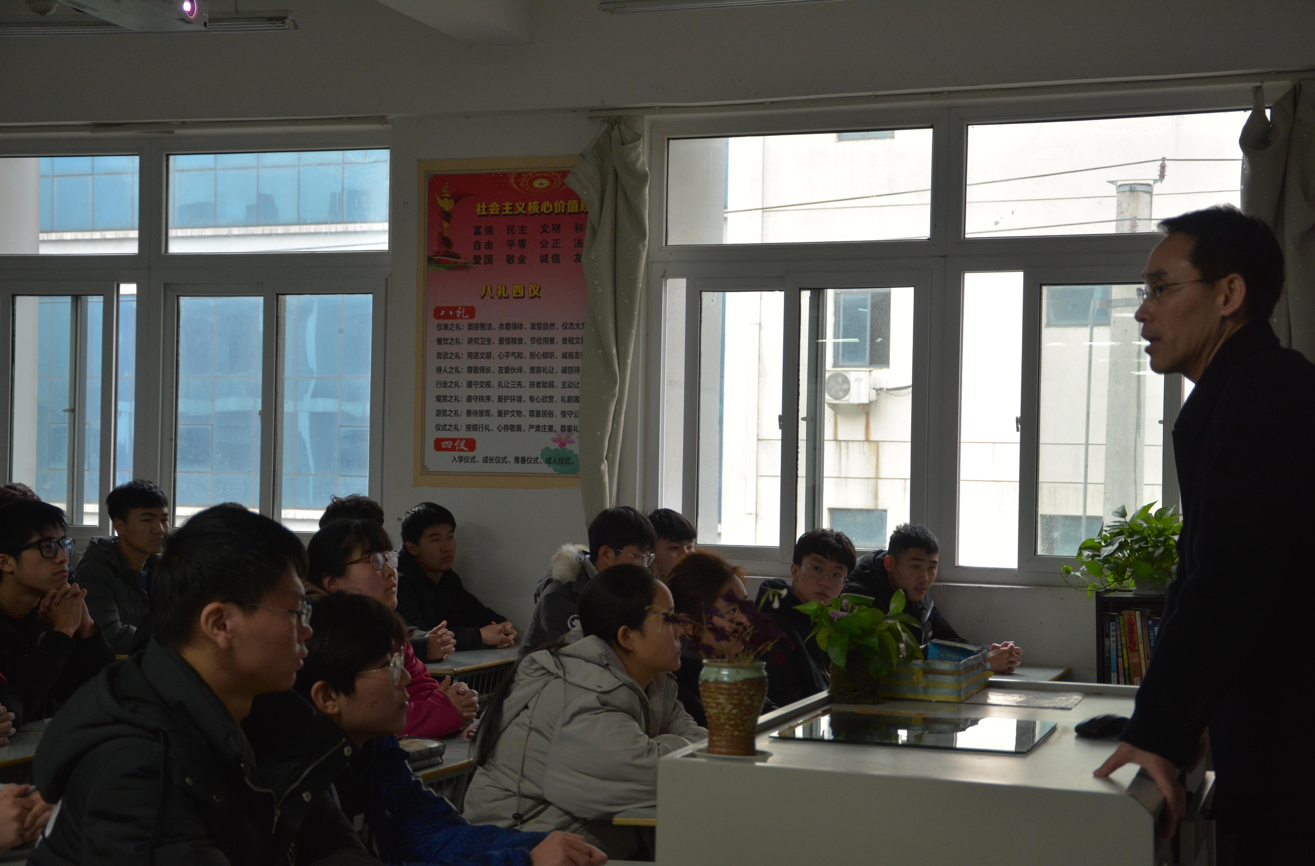 校長(zhǎng)陸春其走進(jìn)機(jī)電工程學(xué)院開展“黨員下班級(jí)”活動(dòng)