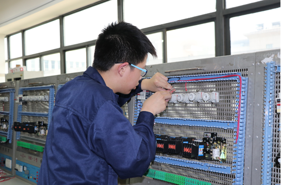 機(jī)電工程學(xué)院順利開展技能競賽活動(dòng)