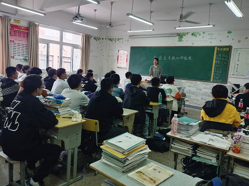 機(jī)電工程學(xué)院222321班組織開展社會主義核心價值觀教育主題班會活動