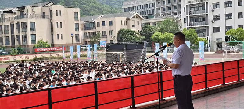 消防演練進(jìn)校園 安全教育護(hù)成長