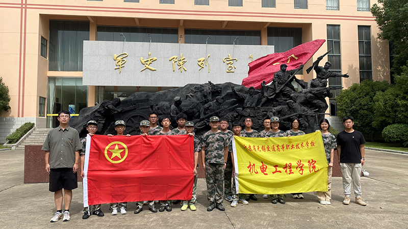 走進(jìn)軍營學(xué)軍魂！這場軍事教學(xué)超 “對(duì)味”！