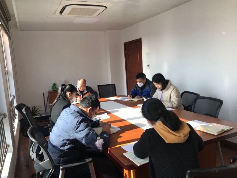 教務(wù)科技質(zhì)管黨支部開展組織生活會(huì)和民主評(píng)議黨員工作