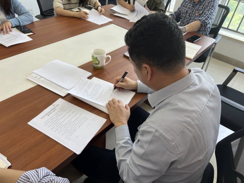 行政第四黨支部深入學習中央八項規(guī)定精神筑牢廉潔從教、招生防線