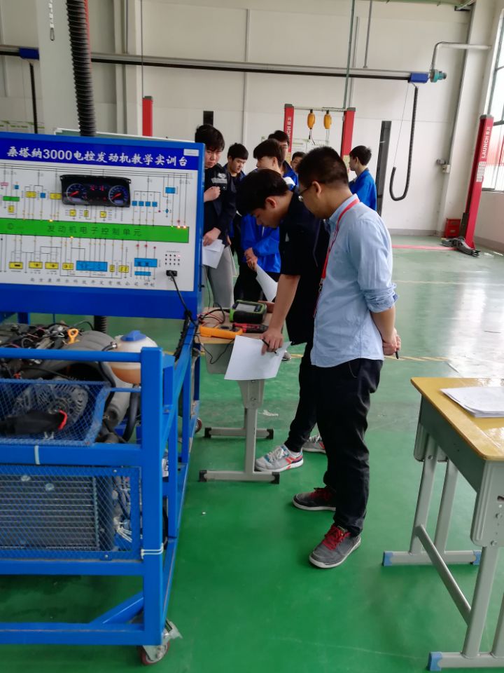 圓滿完成上半年汽車修理工中高級實(shí)操鑒定考核