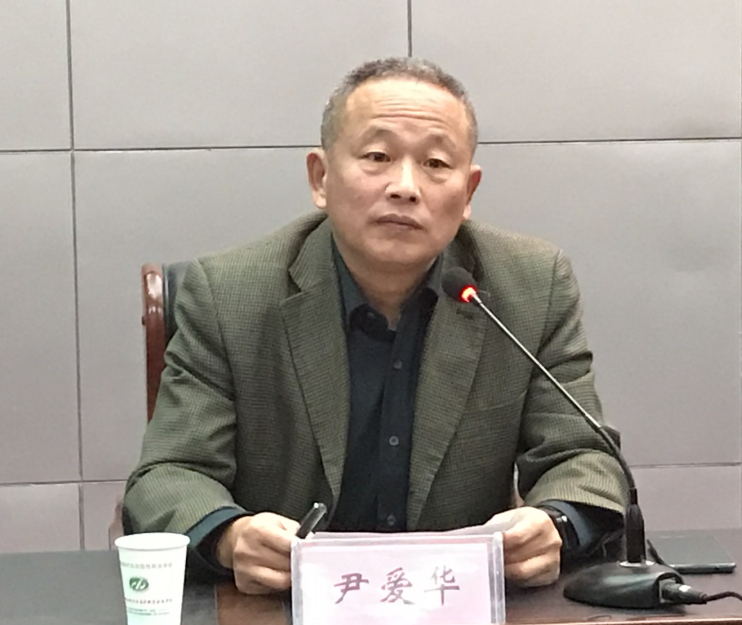學(xué)校開展“以問題為導(dǎo)向，對(duì)學(xué)校文化建設(shè)的思考”學(xué)術(shù)講座