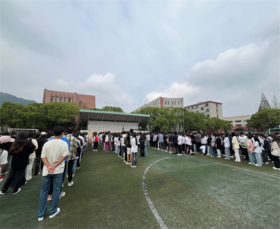 七十五載逢盛世，同心共筑譜華章-記交校學(xué)子的“國慶時刻”