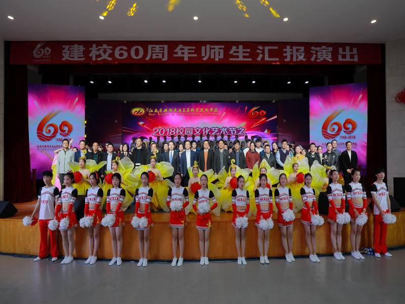 調(diào)整大小 領(lǐng)導(dǎo)、嘉賓和演員合影.jpg